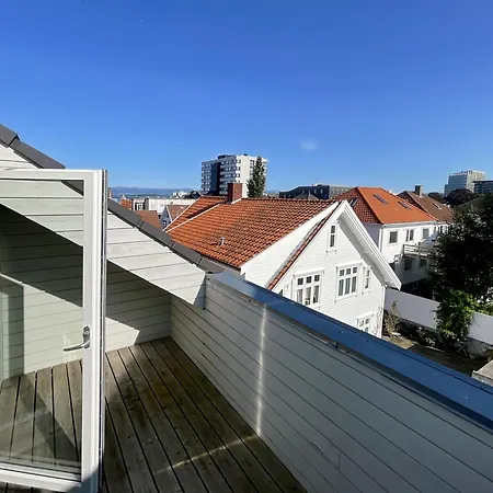 Near Downtown Nr 24 By Bertis Apartment